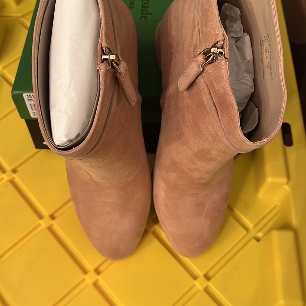 kate spade Light Fawn Knott Suede Side Bow Booties/NIB/9.5M - Picture 13 of 14